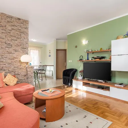 דירה 2 Bedroom In Rab *