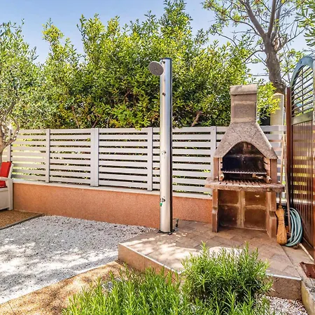 2 Bedroom In Rab דירה *