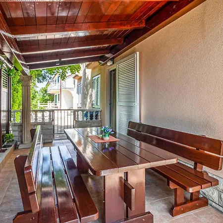 דירה 2 Bedroom In Rab *