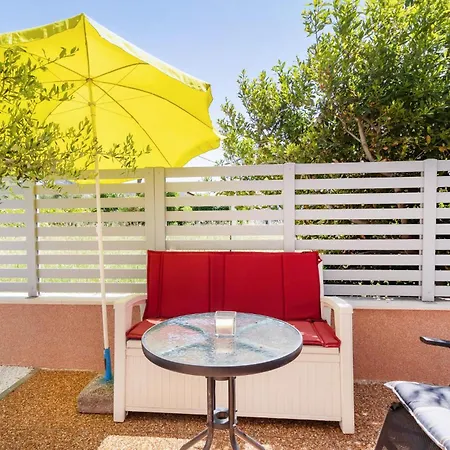 2 Bedroom In Rab דירה *