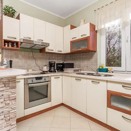 2 Bedroom In Rab *